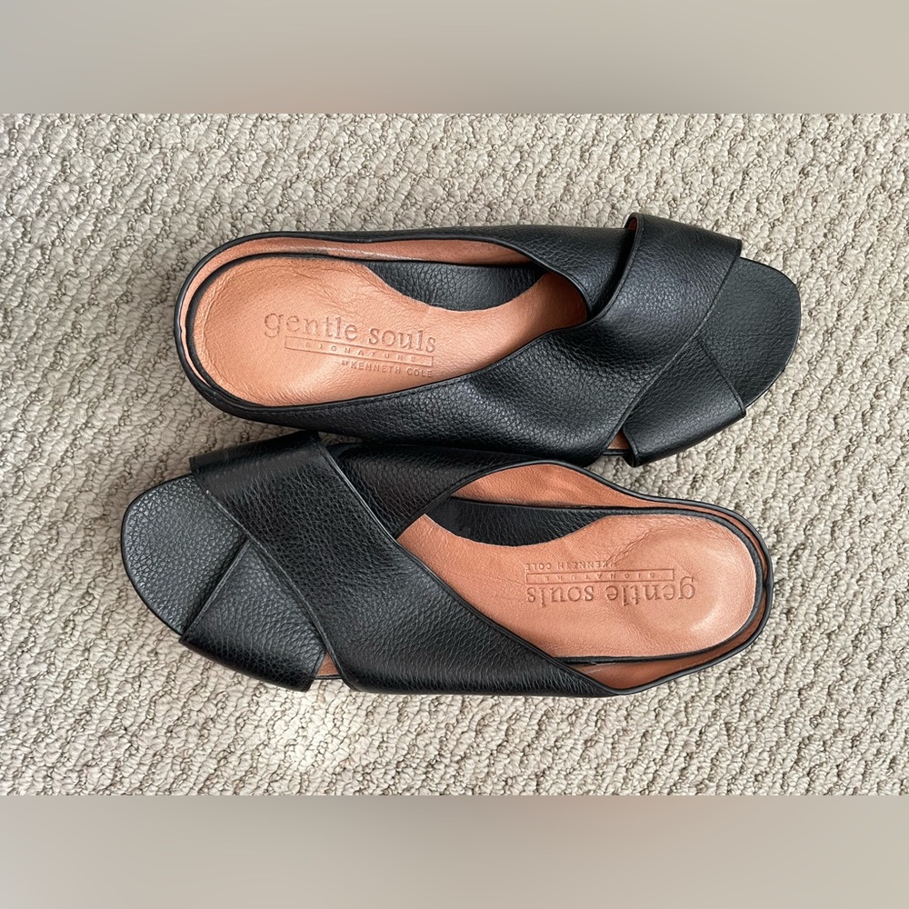 Gentle Souls sandals with slight wedge - Size 9 - Black - Great Condition